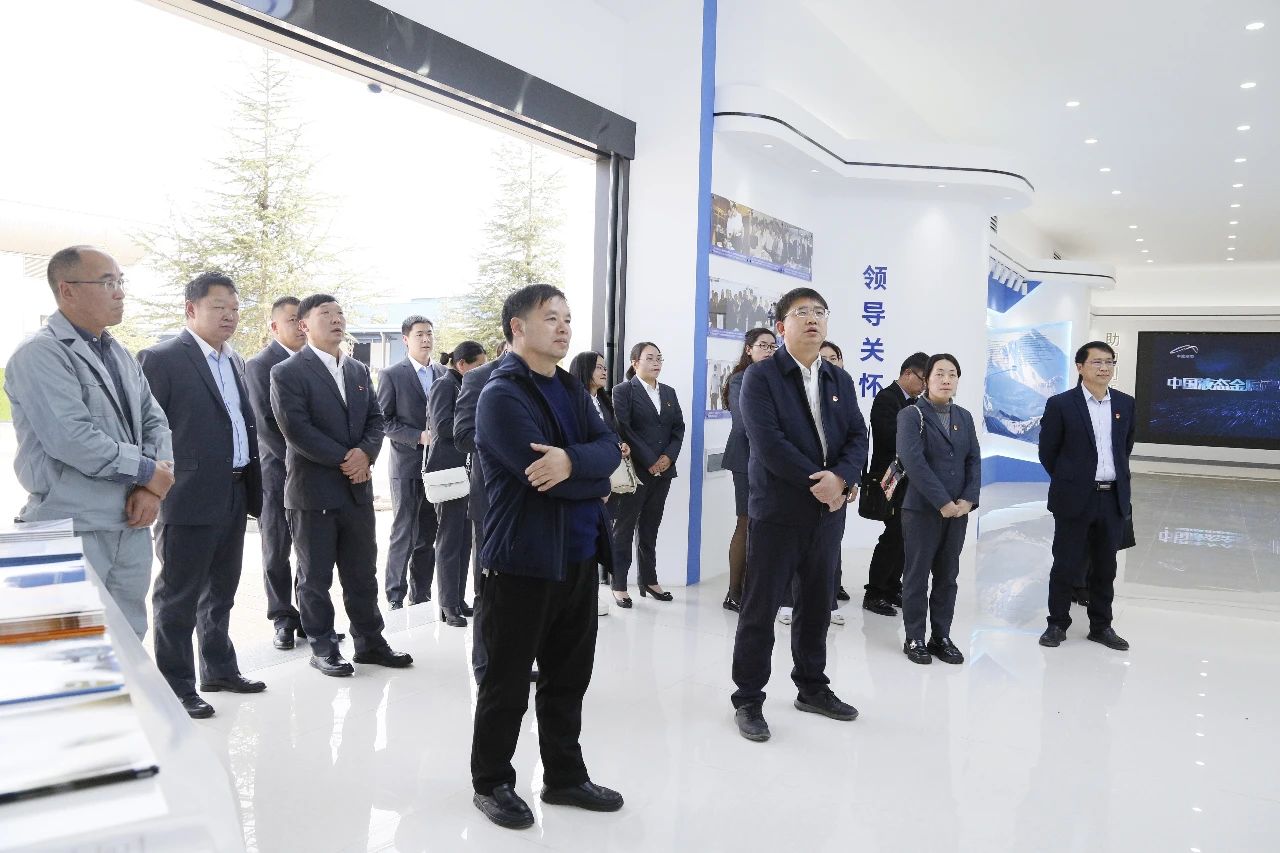 中共宣威市醫(yī)保局黨組與公司黨支部聯(lián)合舉辦“送法進企業(yè)”主題黨日活動